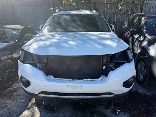 2017 NISSAN Pathfinder FOR PARTS