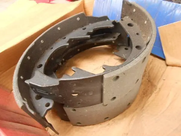 Brake Shoes / 1999 Chevy GMC Trucks / NEW