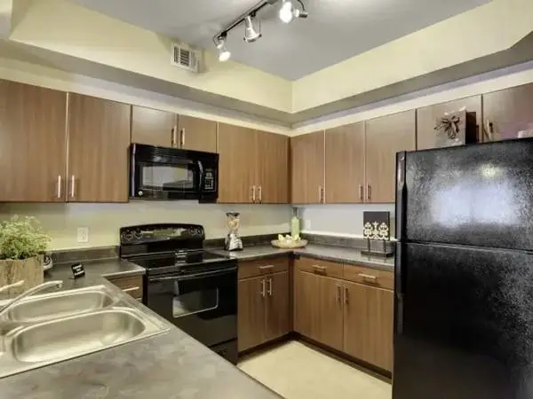 1/bd 1/ba, Vaulted Ceiling, Swimming Pool