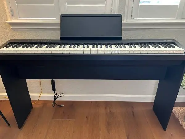 Like new Roland FP-30X digital piano BUNDLE