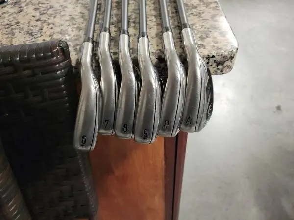 Callaway Mavrik irons 6- a wedge reg flex Graphite shafts nice grips g