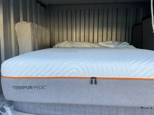 AUTHENTIC TEMPURPEDIC FULL-SIZE MATTRESS. SHOWROOM MODEL