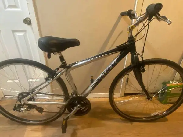 21 Speed TREK 7.0 FX Road Bicycle. 15 inch frame