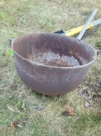 Huge Antique Cast Iron Cauldron for Halloween Decor / Cracked #1