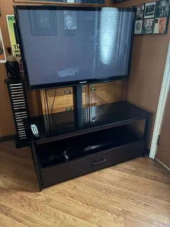 Samsung 40 inch TV with stand