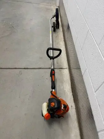 Echo Stick Edger in Like New Condition w/Extra Blades