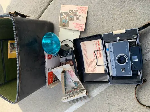 Vintage Polaroid Automatic 100 Land Camera w/ Carry Case 1966 For Sale $100.00