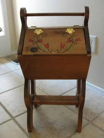 VINTAGE SEWING BOX - FOLK ART DESIGN ON
