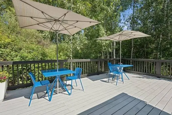 Two Bedroom, One Bathroom, Available Now!