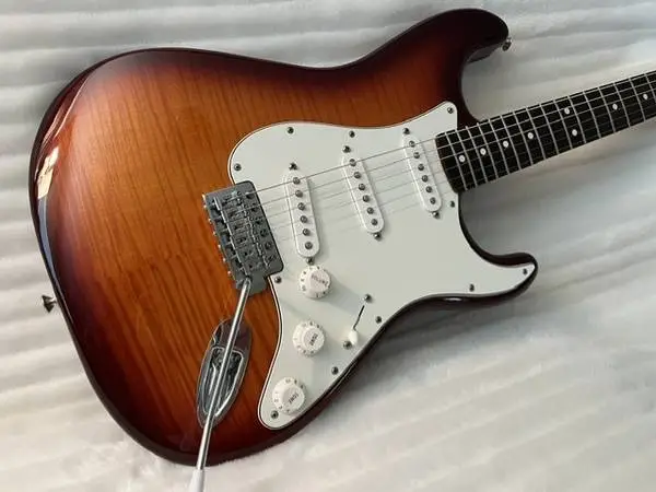 *Beautiful Fender Plus Top MIM Tobacco Sunburst Stratocaster!*