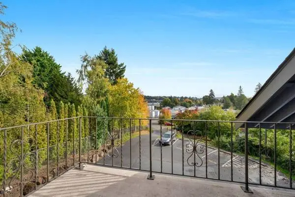 Generous 2 BR in Ideal Location-Hurry, Limited Availability!