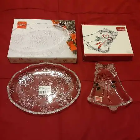 NEW GLASS MIKASA DISH