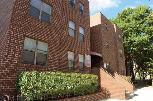 Beautiful high-rise 850 SqFt 3 Bed / 2 Bath in Washington