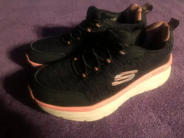 SKECHERS WOMENS SLIP IN SHOES
