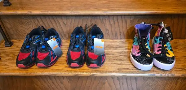 New Avia Boys Shoes Size 4 & 5 - Womens Disney Shoes Size 9