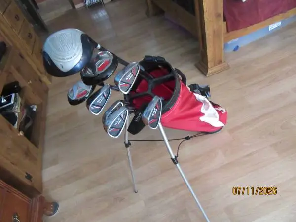 Pretty Nice golf Set in a golf bag