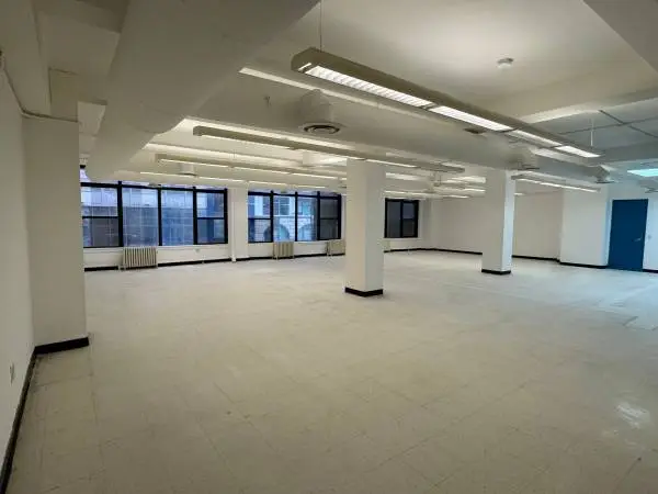 **FULL FLOOR AVAILABLE CLOSE TO PORT AUTHORITY**SCHOOL CO**