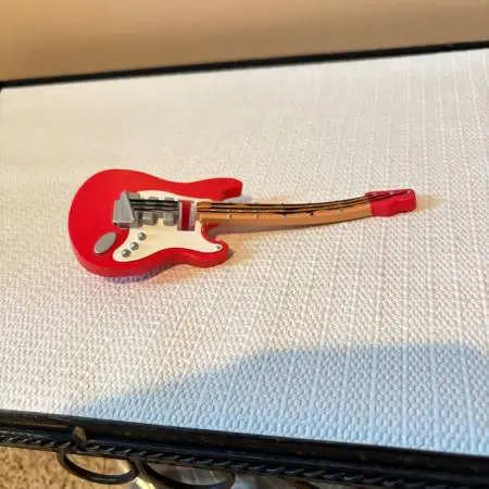 2003 Disney Hasbro Mr. Potato Head ROCK N ROLLER COASTER GUITAR