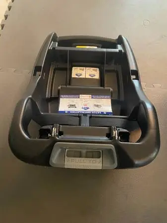 Babytrend stroller base that can also be used for the car