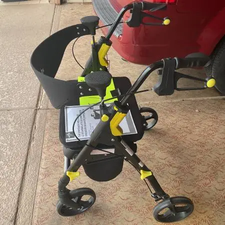 ROLLATOR WALKER