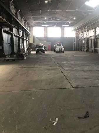 Warehouse 26 Ft Ceilings, Drive in, Loading Dock Subway