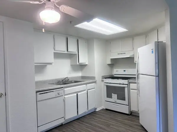 Pet Friendly 2 Bedrooms 1.5 Baths Apartment Ready to Move-In!