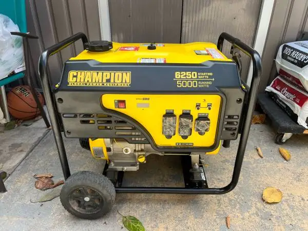 Champion 6250 watts generator like new runs great asking $550