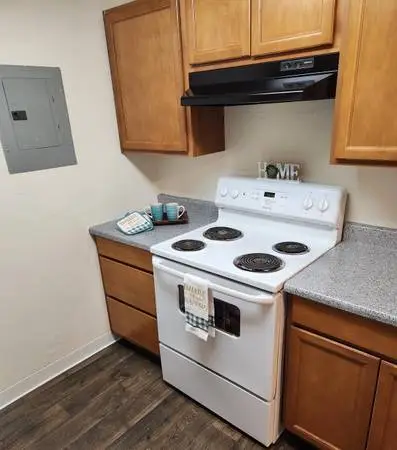 Easy freeway access, free parking, pet friendly ! Call now