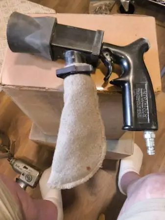 Hand sandblaster