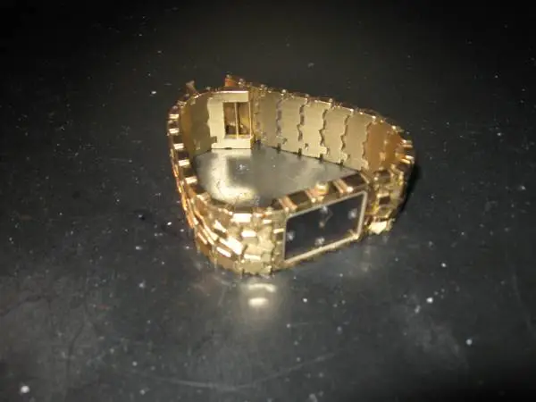 WITTNAUER NUGGET STYLE WATCH