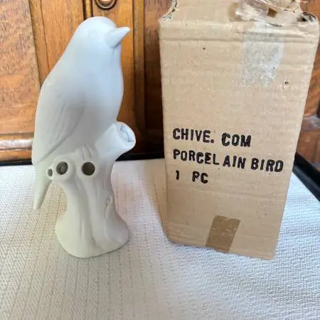 NIB! CHIVE White Porcelain Bird Figurine Vase 5 Flower Openings