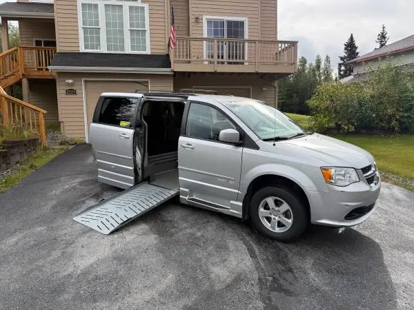 2012 DODGE GRAND CARAVAN HANDICAP ACCESSIBLE