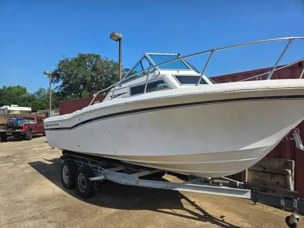 GRADY WHITE 22 SEAFARER 1984 CUDDY CABIN