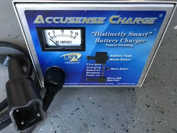 ********LIKE NEW YAMAHA GOLF SMART CHARGER “”””””””