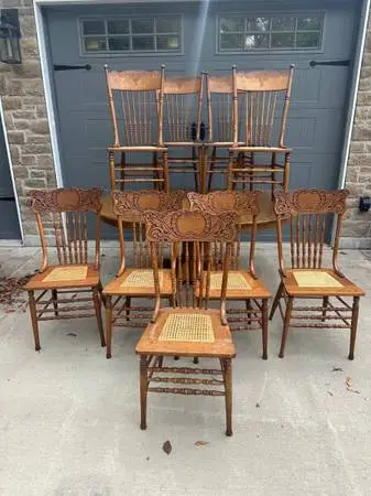 Oak Table W/9 Pressed Back Cane Bottom Chairs