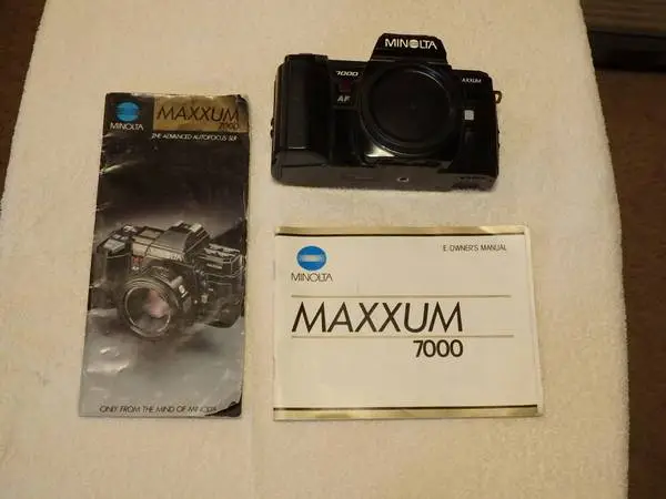 Minolta 7000 SLR 35mm film camera