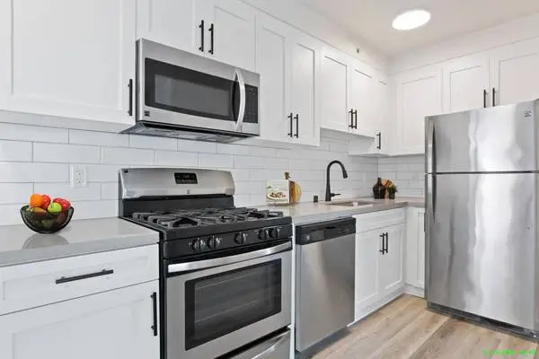 Remodeled 1 Bedroom in Santa Monica, Gym, Pool, W/D in Unit