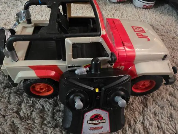 Jada 2014 Jurassic Park Jeep Wrangler Remote-Controlled Car 2014