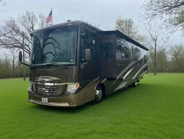 2017 Newmar Ventana LE 4037,Ultra-Low Mileage, Like-New Luxury