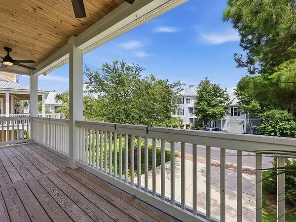 Spacious 4-Bed Coastal Home: Spa-Inspired Bath; Prime MarshWalk Locale!
