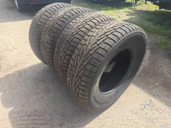 Excellent - Full Set of 265 70 17 Nokian Snow and Winter Tires