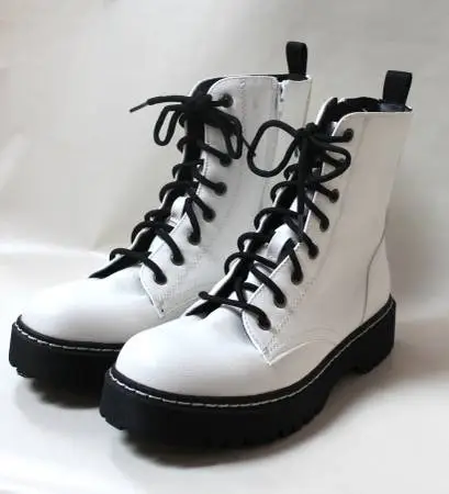 *Sincerely Jules Ladiess White Boots