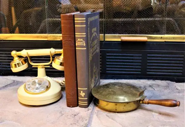 ++ Reduced Vintage Brass Silent Butler With Army Infantry Crest