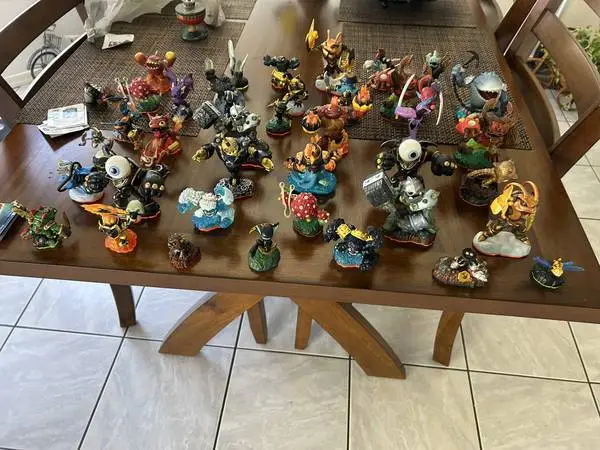 skylanders giants toys