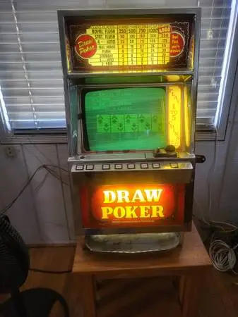 Old draw poker slot machine