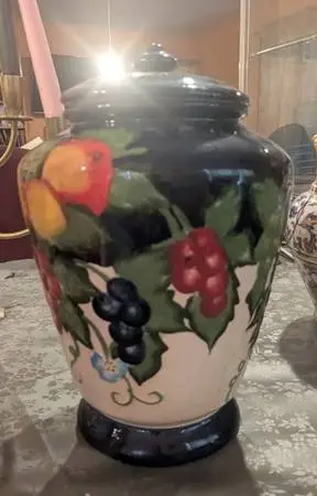 VINTAGE 12 NONNIES HAND PAINTED COOKIE JAR WITH LID