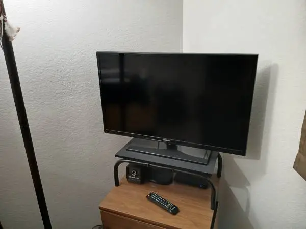 Samsung 32 Color TV Flat Screen