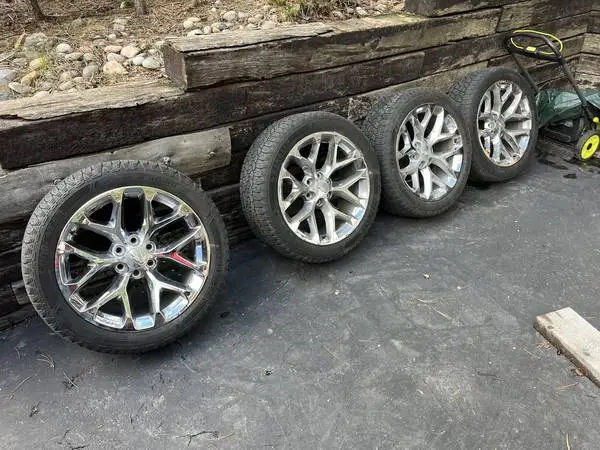 CUSTOM 22 RIMS & TIRES