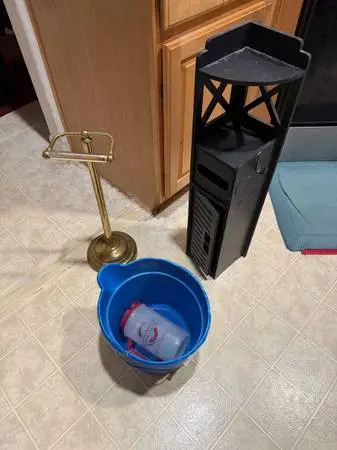 Bathroom Stuff (READ FULL DESCRIPTION BELOW👇)