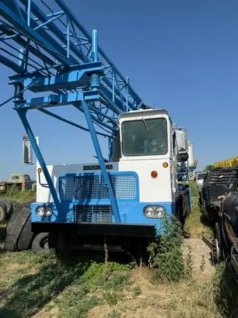 1976 Hendrickson drilling truck